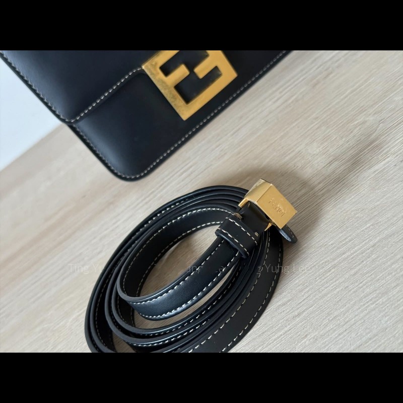Fendi 黑色FF Fab 斜背小方包-3