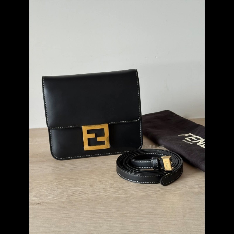 Fendi 黑色FF Fab 斜背小方包-6