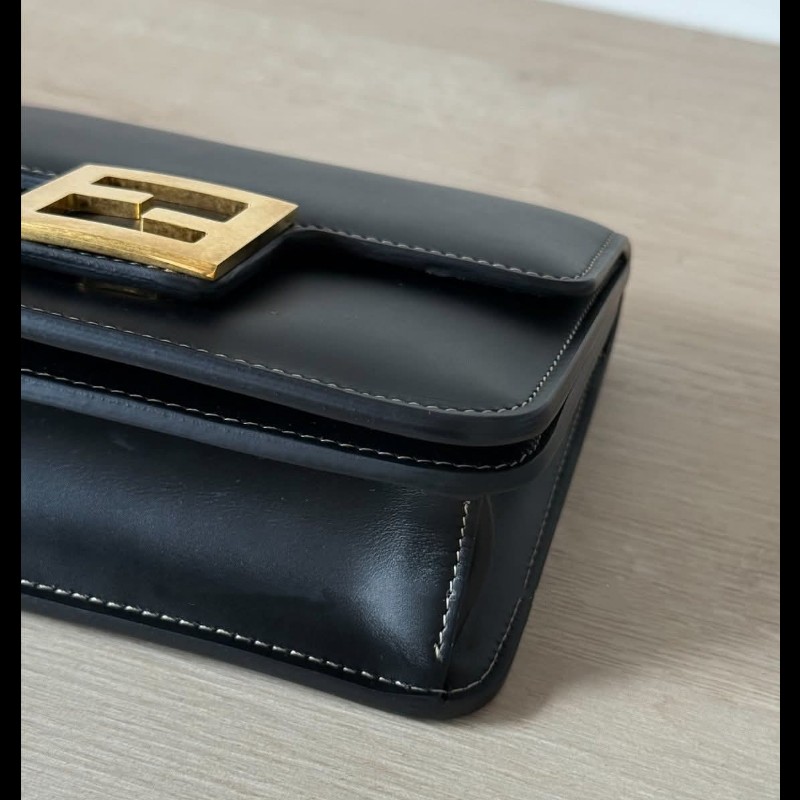 Fendi 黑色FF Fab 斜背小方包-8