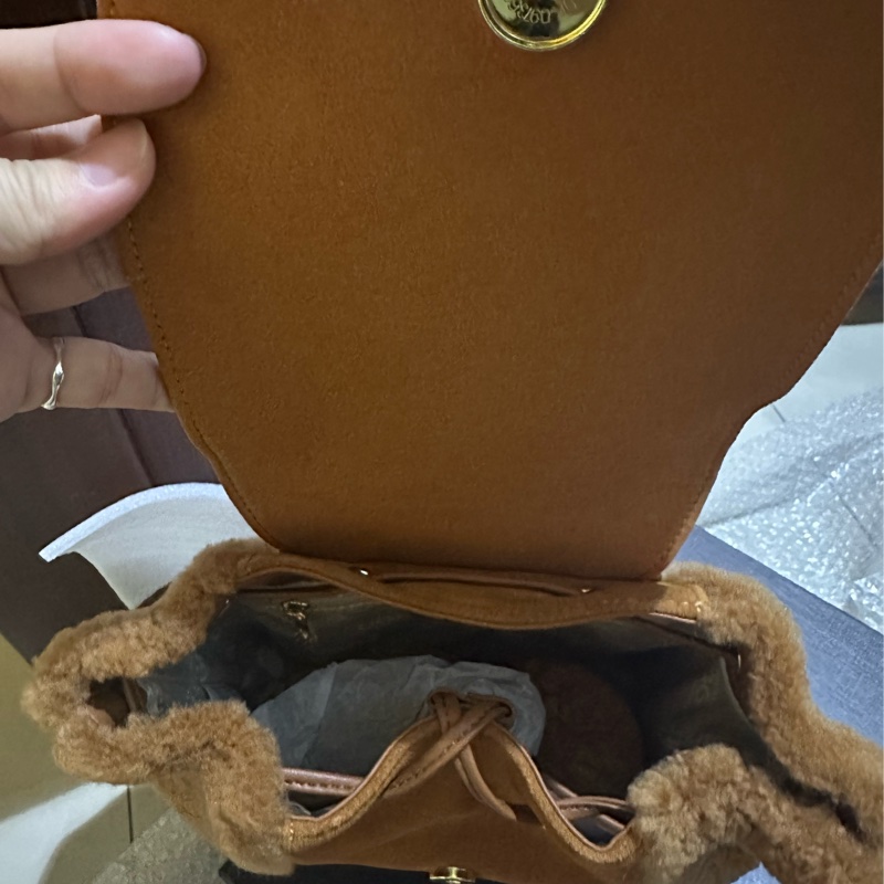 🤎 UGG 羊羔毛後背包-1