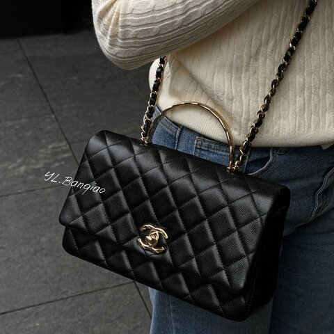S5521-CHANEL 25SCOCO CRUSH黑荔枝牛皮淡金扣手把款肩背包AS5555