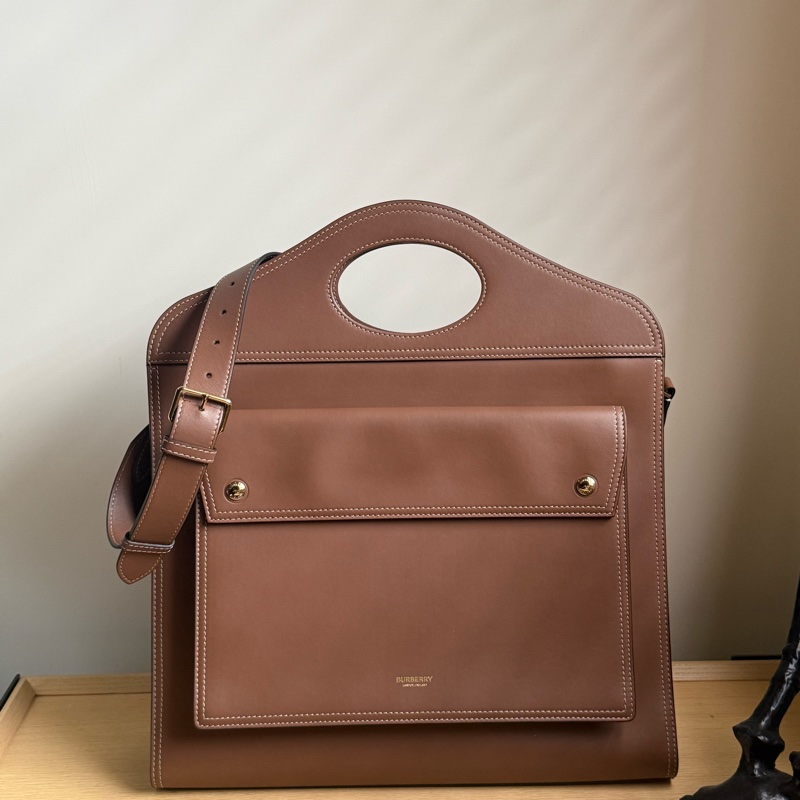 Burberry 大型口袋包 Pocket Bag 棕色肩背包-0
