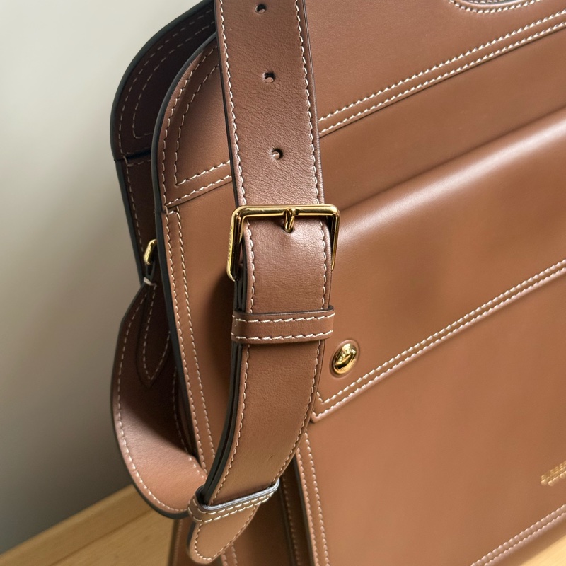 Burberry 大型口袋包 Pocket Bag 棕色肩背包-1