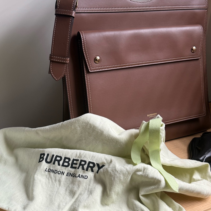 Burberry 大型口袋包 Pocket Bag 棕色肩背包-4