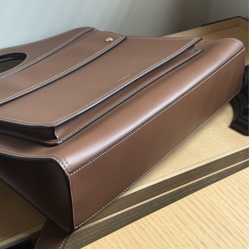 Burberry 大型口袋包 Pocket Bag 棕色肩背包-7