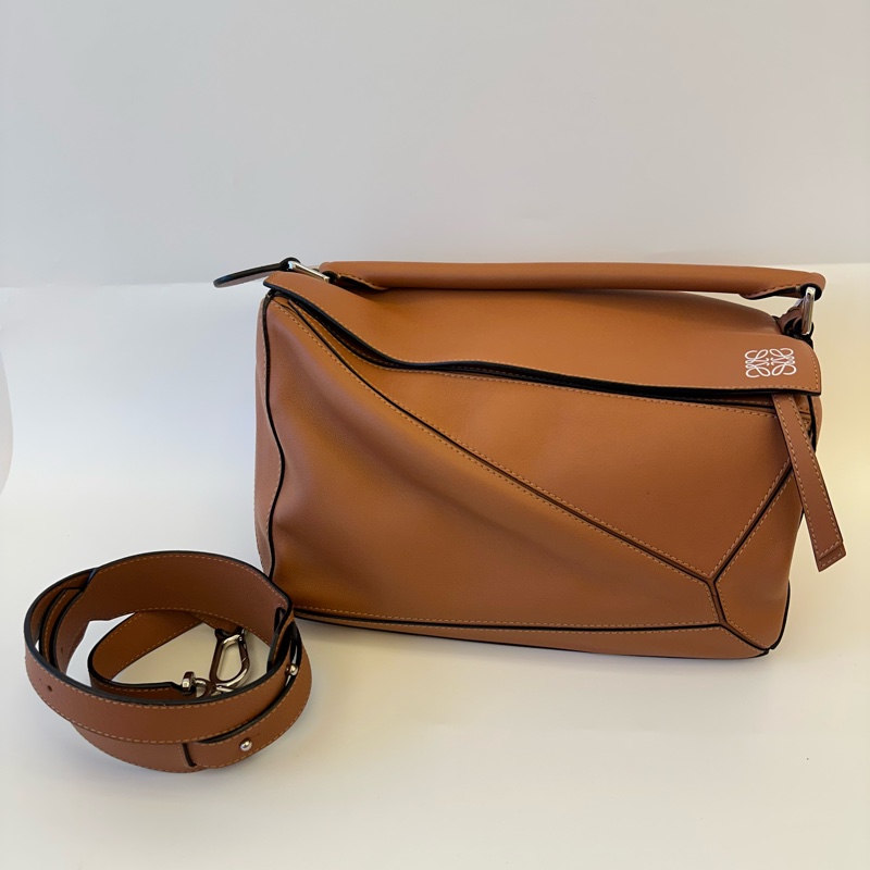 #專櫃價近13萬 買了絕不後悔 Loewe 拼圖包 中號 焦糖色 Medium Puzzle-1