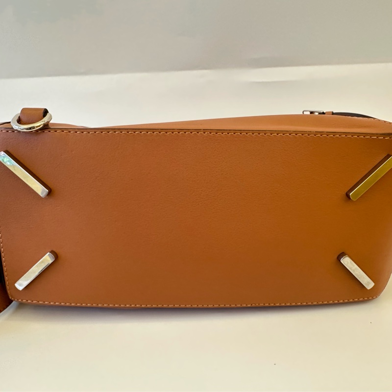 #專櫃價近13萬 買了絕不後悔 Loewe 拼圖包 中號 焦糖色 Medium Puzzle-3