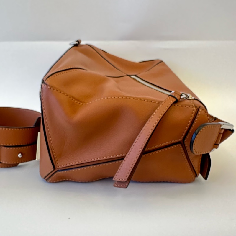 #專櫃價近13萬 買了絕不後悔 Loewe 拼圖包 中號 焦糖色 Medium Puzzle-5