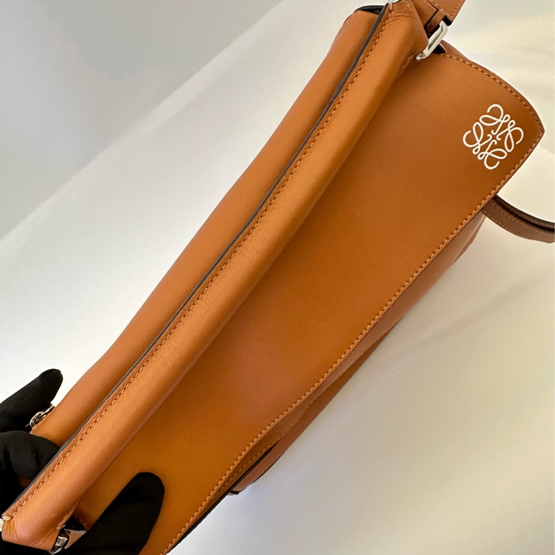 #專櫃價近13萬 買了絕不後悔 Loewe 拼圖包 中號 焦糖色 Medium Puzzle-9