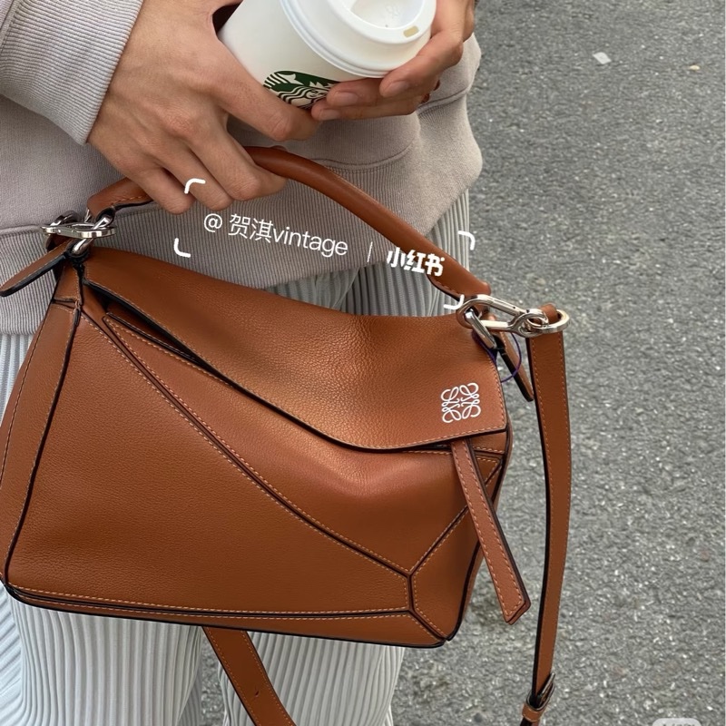 #專櫃價近13萬 買了絕不後悔 Loewe 拼圖包 中號 焦糖色 Medium Puzzle-0