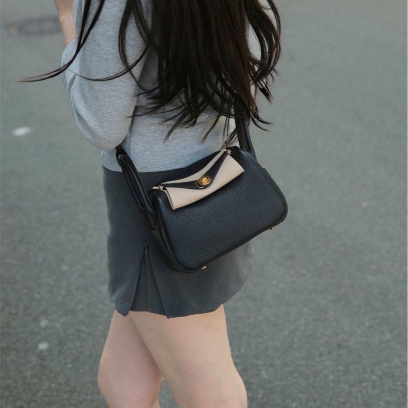 全新全配愛馬仕 Hermès 黑色 金扣 mini lindy cp值其實非常高-0