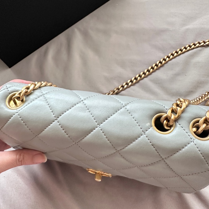 【極美私藏】Chanel 藍灰色金球菠蘿扣風琴包 ,今年最紅的baby Blue一定要擁有-17