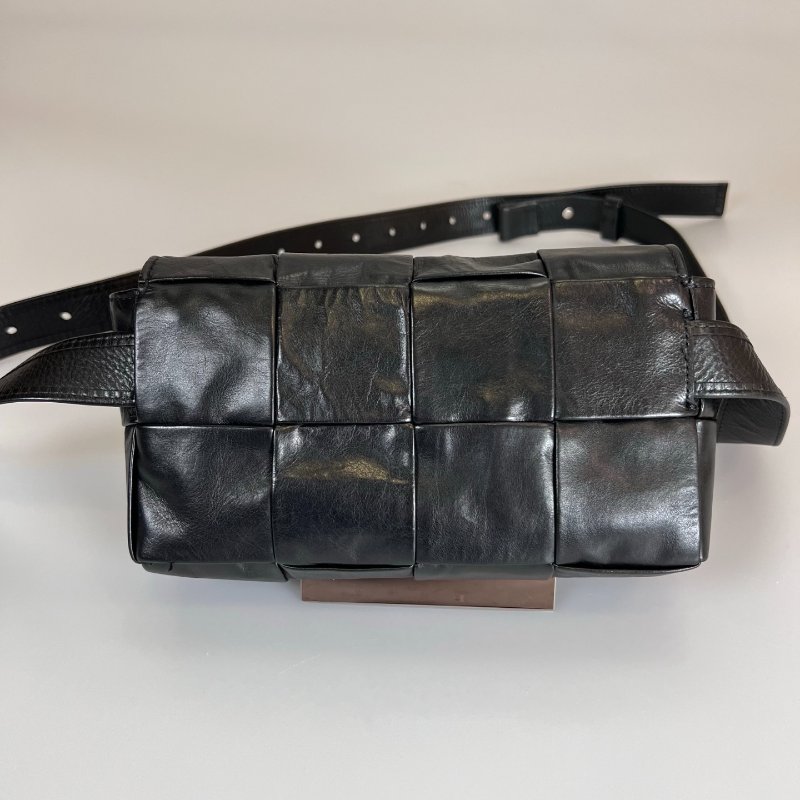 BV 晶片款 黑色CASSETTE 2*4 編織肩背包-1