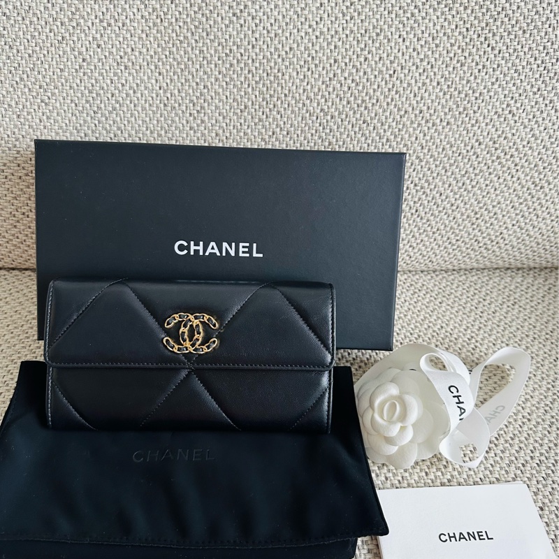 ~~Chanel 黑色19翻蓋長夾~~-1