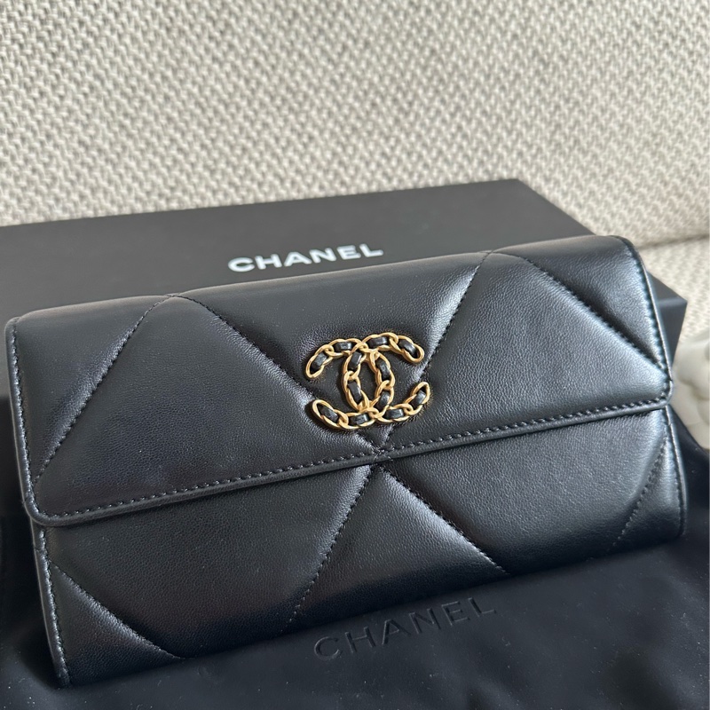 ~~Chanel 黑色19翻蓋長夾~~-3