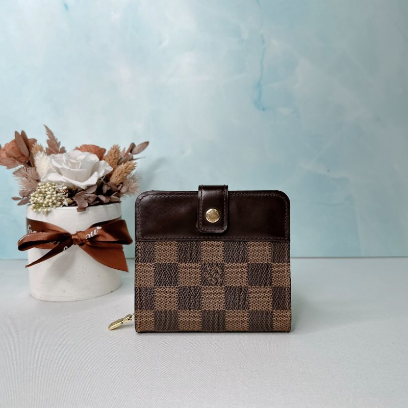 LV Damier Ebene棋盤格扣式短夾-0