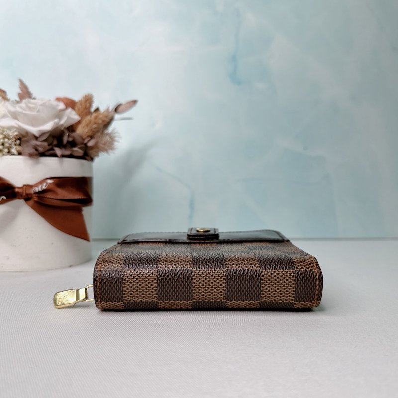 LV Damier Ebene棋盤格扣式短夾-6