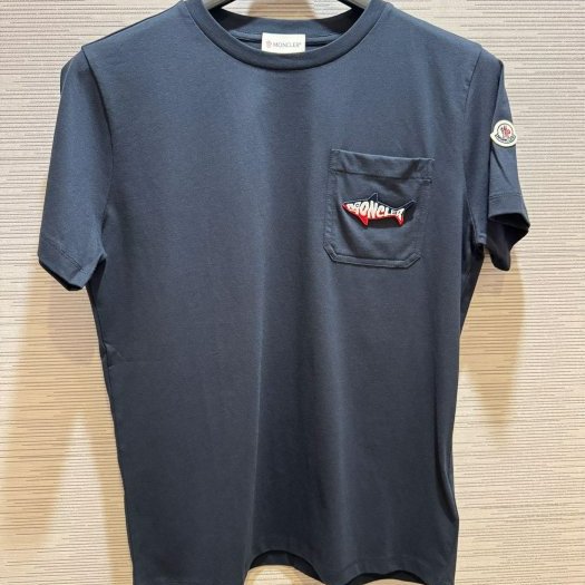 💎Han's house精品服飾💎 moncler 鯊魚 刺繡 短T 現貨 青年款=男成人XS S 原價8800-0