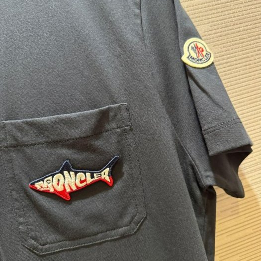 💎Han's house精品服飾💎 moncler 鯊魚 刺繡 短T 現貨 青年款=男成人XS S 原價8800-2