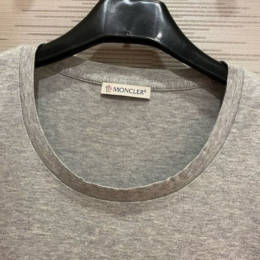💎Han's house精品服飾💎moncler 立體刺繡 LOGO 短 T 灰 現貨 女 L 男S-4