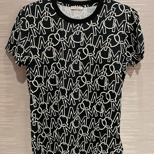 💎Han's house精品服飾💎moncler 滿版 LOGO 短 T 黑 男女共穿 原價11000-0