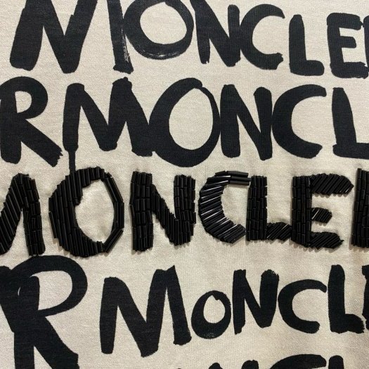💎Han's house精品服飾💎MONCLER 滿版 立體刺繡珠 短 T 現貨M L-5