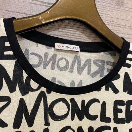 💎Han's house精品服飾💎MONCLER 滿版 立體刺繡珠 短 T 現貨M L-6
