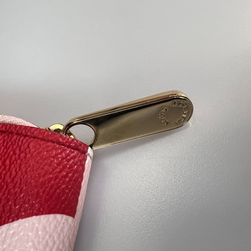 LV M67550 粉拚紅大LOGOㄇ拉長夾-10