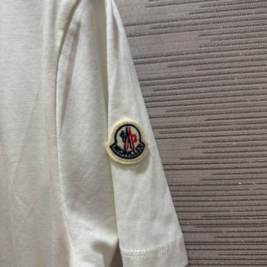 💎Han's house精品服飾💎 moncler 短 T 現貨 青年款=男成人 XS S-2