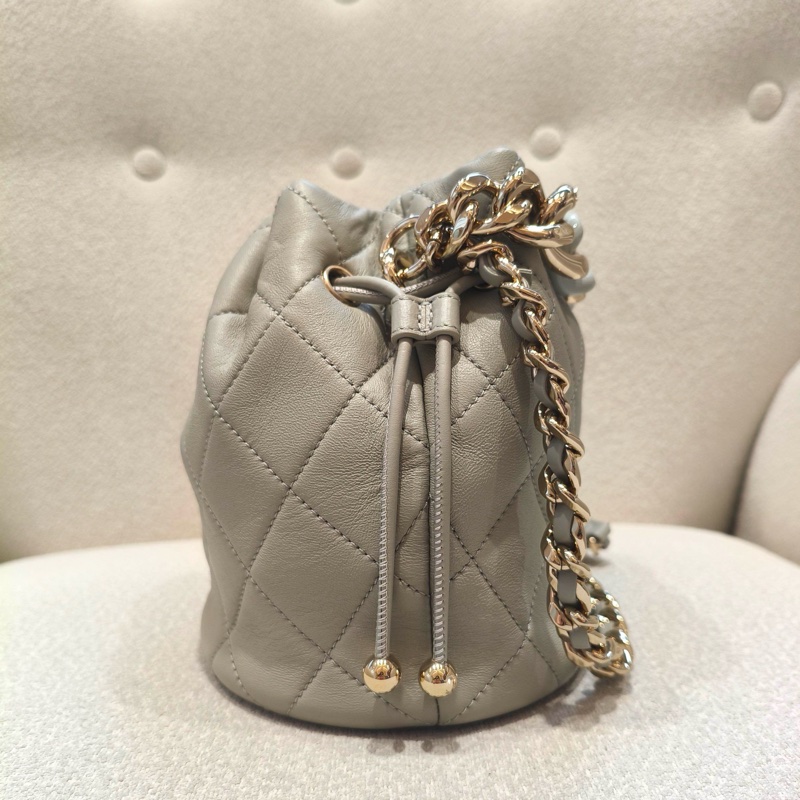 🆕 全新 CHANEL香奈兒 22C 金標雙C Logo 菱格絎縫皮穿鏈芯片款抽帶 小羊皮水桶包單肩包斜挎包 ✅正品-3