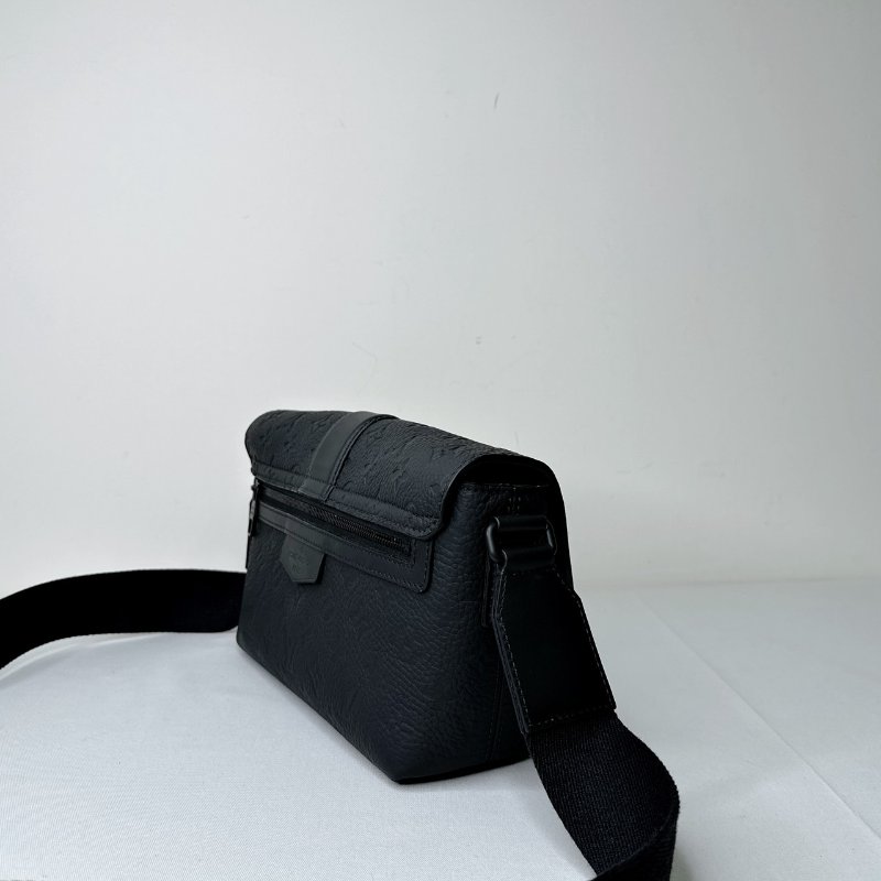 LV S-Cape壓花牛皮郵差包-4