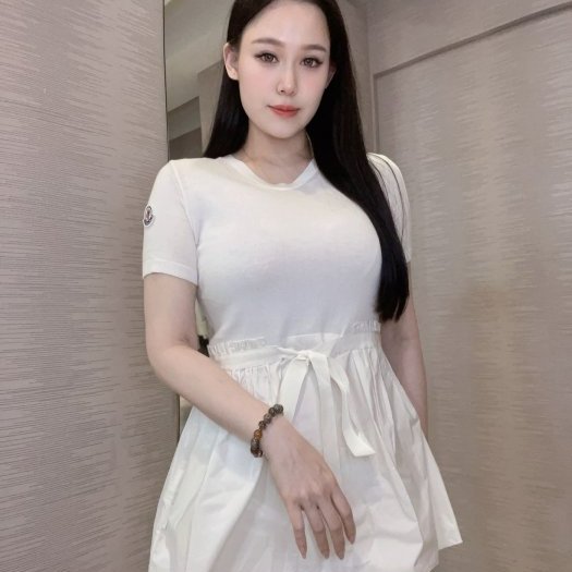 💎Han's house精品服飾💎moncler LOGO 短 T 針織拼接尼龍 連身裙 洋裝 現貨XS 原價12000-2