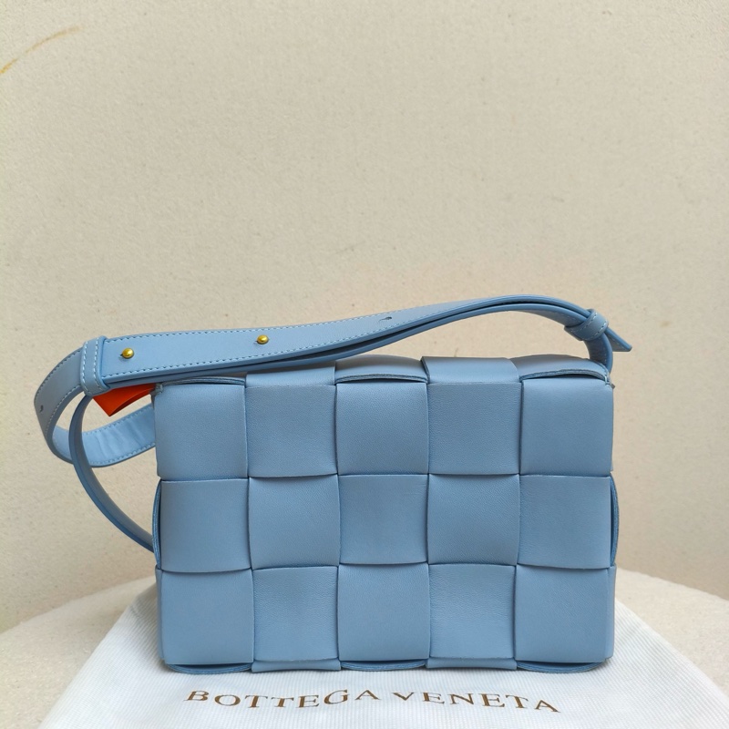 🆕全新 Bottega Veneta葆蝶家 CASSETTE 枕頭包 Intreccio編織磁扣開合豆腐包單肩包斜挎包 小號 淺藍色 💙正品-2
