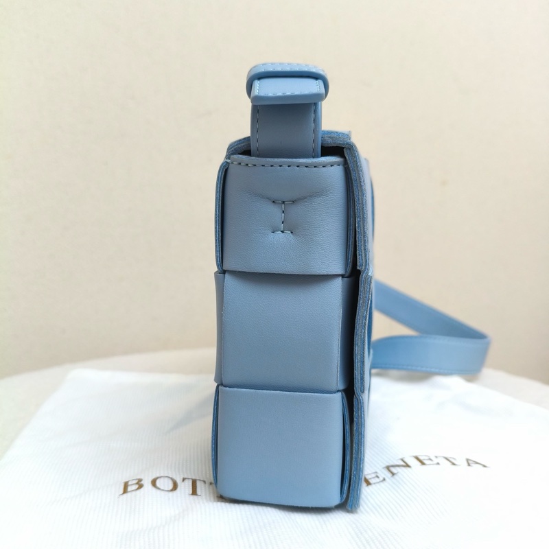 🆕全新 Bottega Veneta葆蝶家 CASSETTE 枕頭包 Intreccio編織磁扣開合豆腐包單肩包斜挎包 小號 淺藍色 💙正品-4