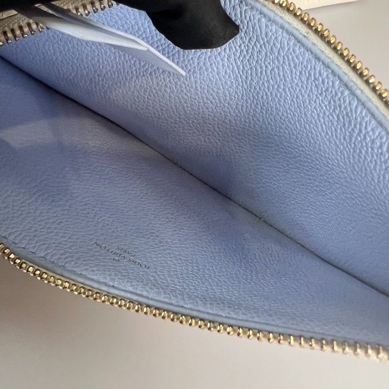 LV M83025/晶片款 白皮革壓紋三合一WOC包-8