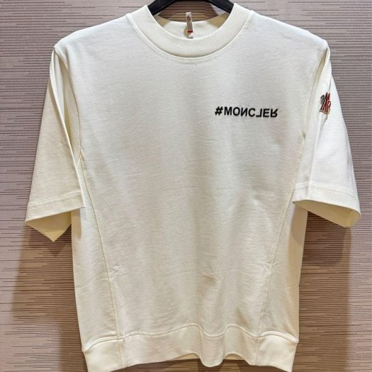 💎Han's house精品服飾💎moncler 滑雪系列 刺繡 LOGO 短 T 白 男女共穿 現貨 XS ~ M 原價14800-0