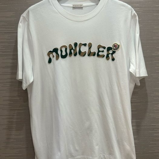 💎Han's house精品服飾💎moncler 刺繡 迷彩 短 T 現貨 M ~ L 原價12700-1