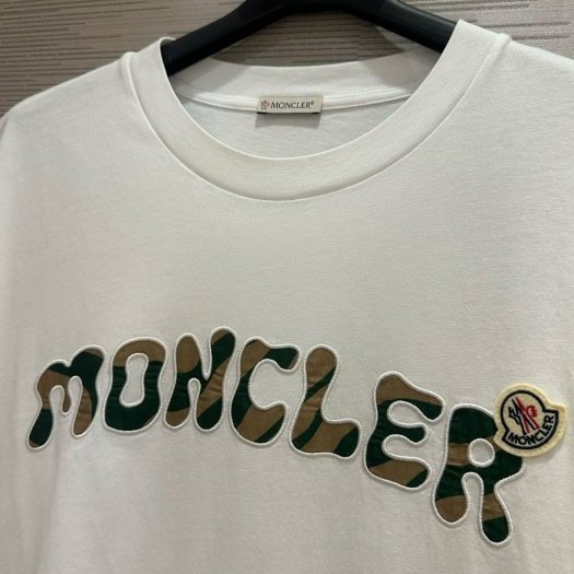 💎Han's house精品服飾💎moncler 刺繡 迷彩 短 T 現貨 M ~ L 原價12700-2