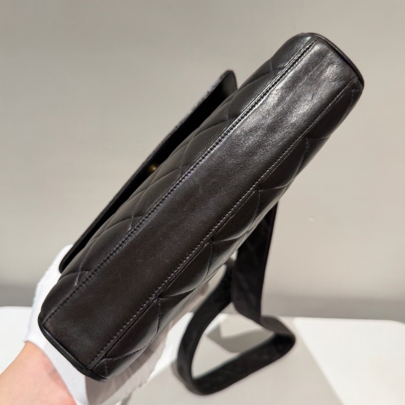 Chanel 香奈兒vintage咖啡色相機包 絕版中古 浮雕雙C黑扣-4