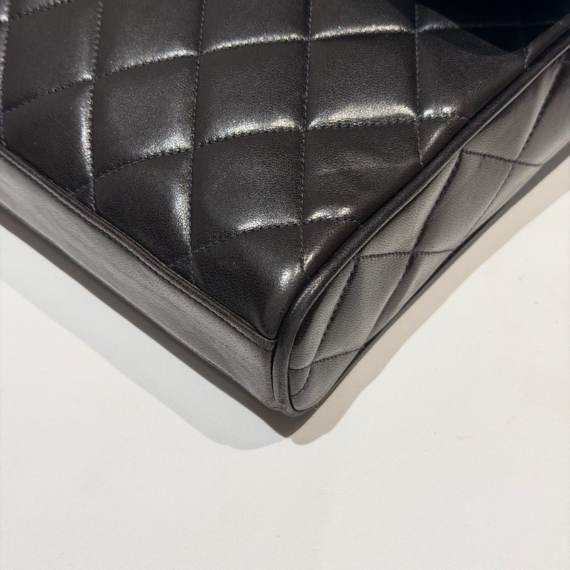 Chanel 香奈兒vintage咖啡色相機包 絕版中古 浮雕雙C黑扣-6