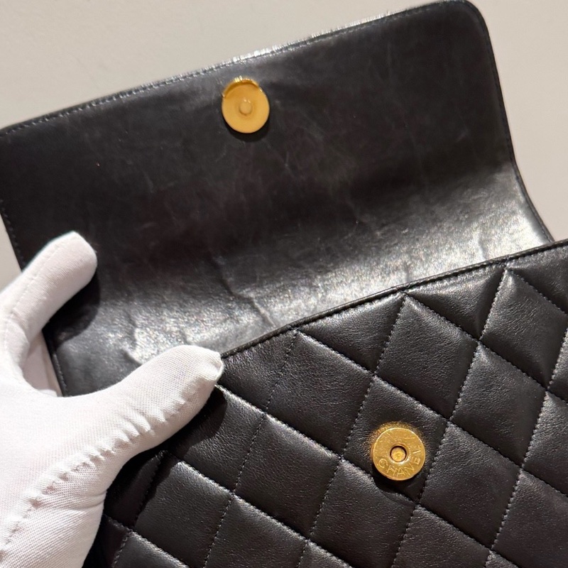 Chanel 香奈兒vintage咖啡色相機包 絕版中古 浮雕雙C黑扣-10