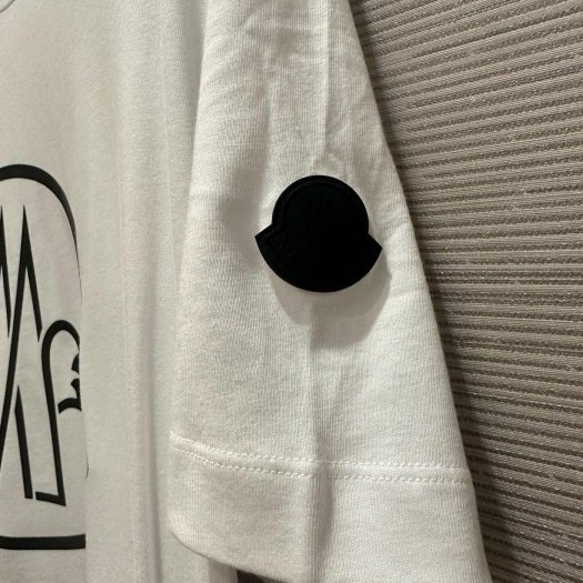 💎Han's house精品服飾💎moncler LOGO 短 T 現貨XXL-1