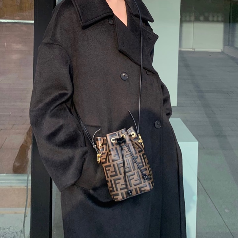 FENDI✨棕色Mon Tresor mini水桶包/8BS010-1