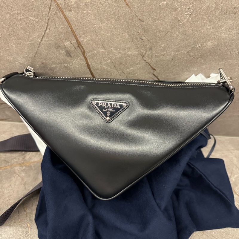 「全新未使用過」Prada Triangle Leather Crossbody Bag 黑色三角斜背包-0