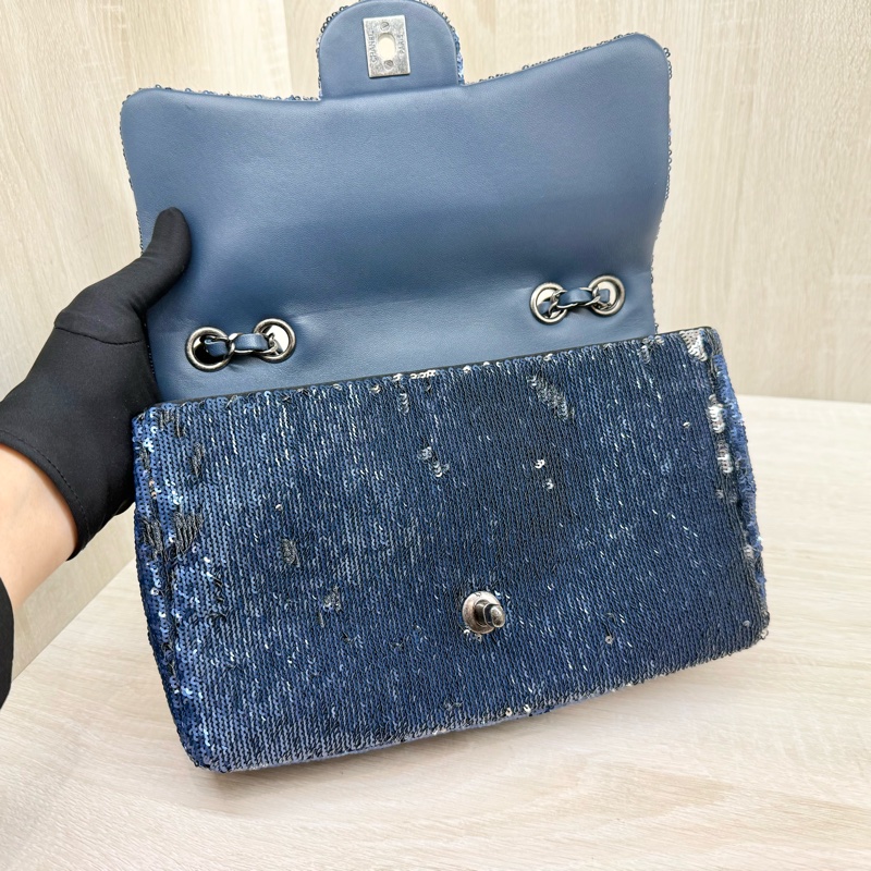 chanel 全場焦點✨藍coco cuba 亮片包-11