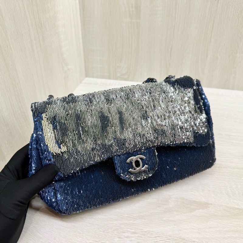 chanel 全場焦點✨藍coco cuba 亮片包-12