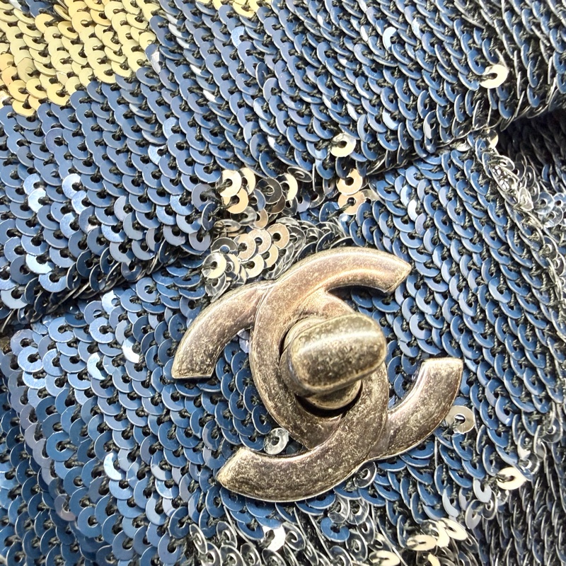 chanel 全場焦點✨藍coco cuba 亮片包-18