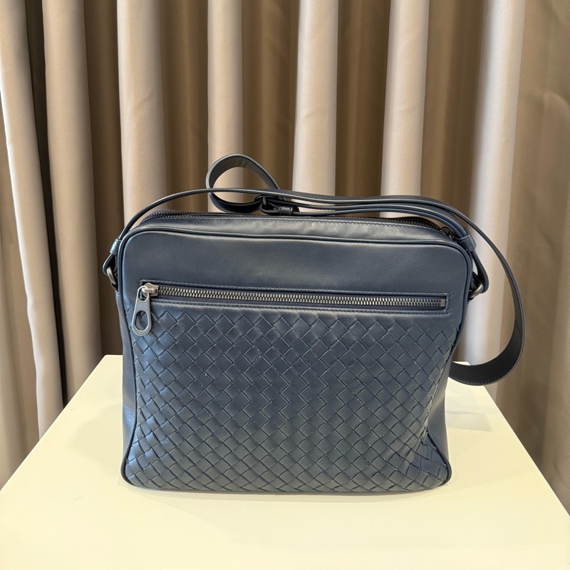 Bottega Veneta 寶緹嘉BV 黑色 全皮經典編織 拉鍊斜背包-0