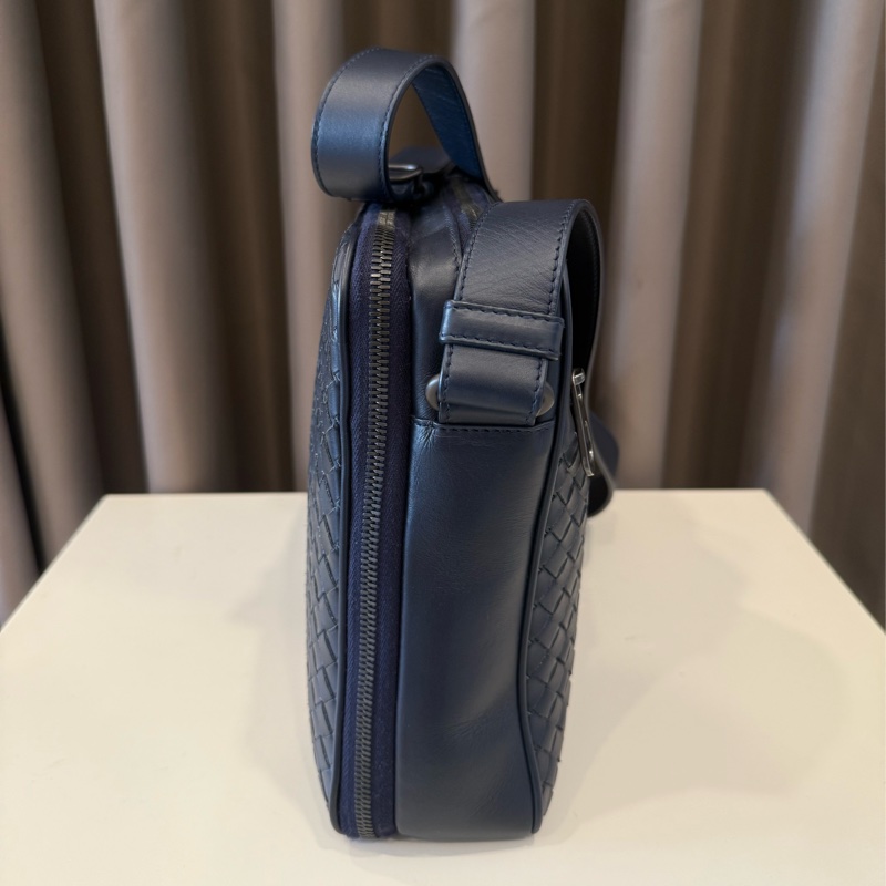 Bottega Veneta 寶緹嘉BV 黑色 全皮經典編織 拉鍊斜背包-4