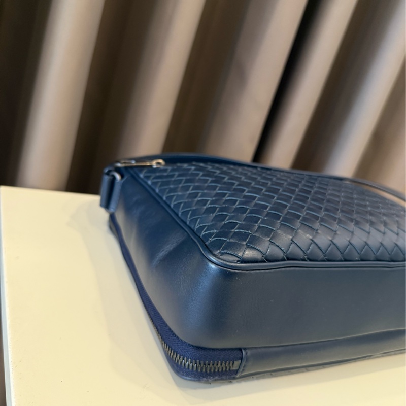Bottega Veneta 寶緹嘉BV 黑色 全皮經典編織 拉鍊斜背包-6
